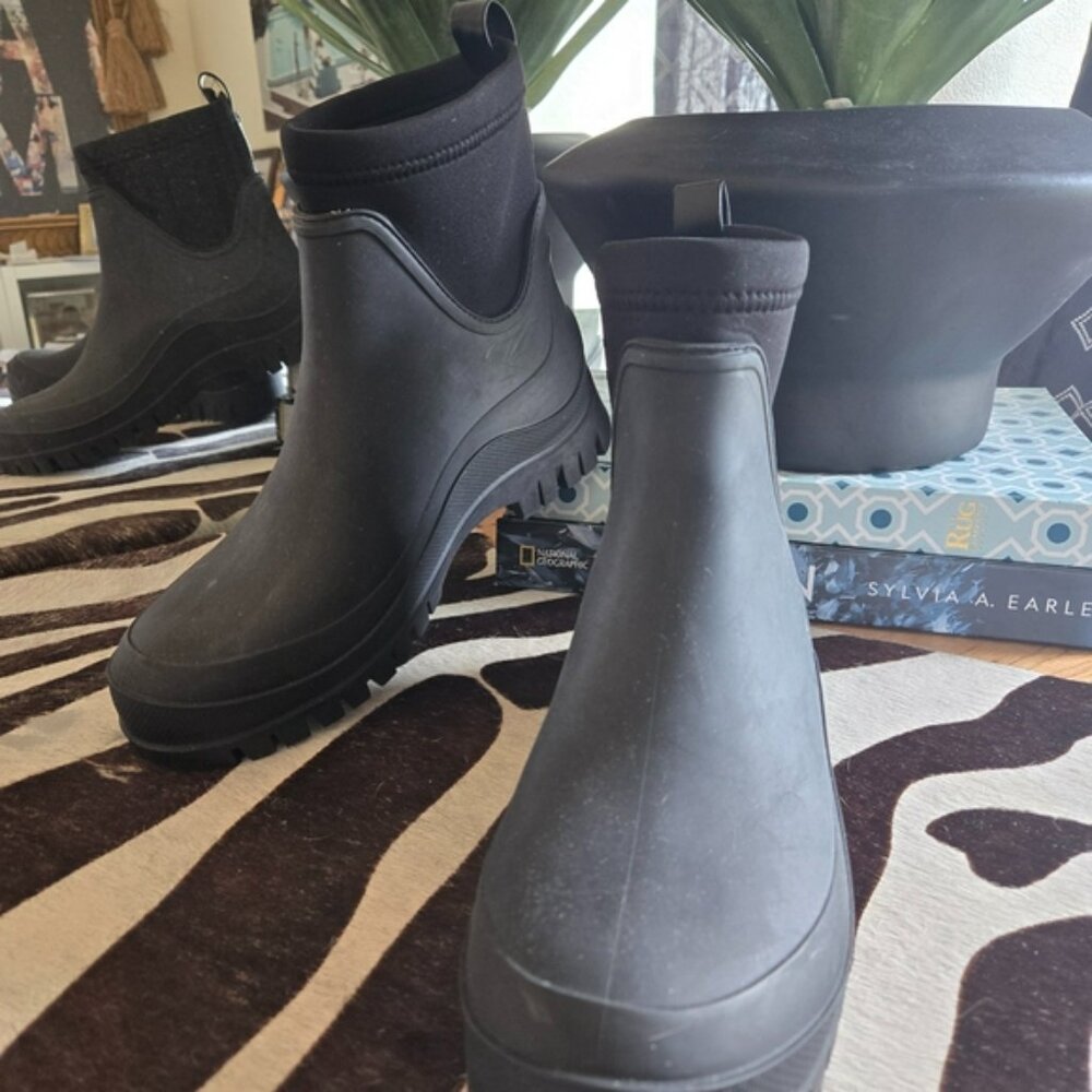 Sam Edelman Black Ankle Boots Water Proof, neoprene and rubber  10/10.5